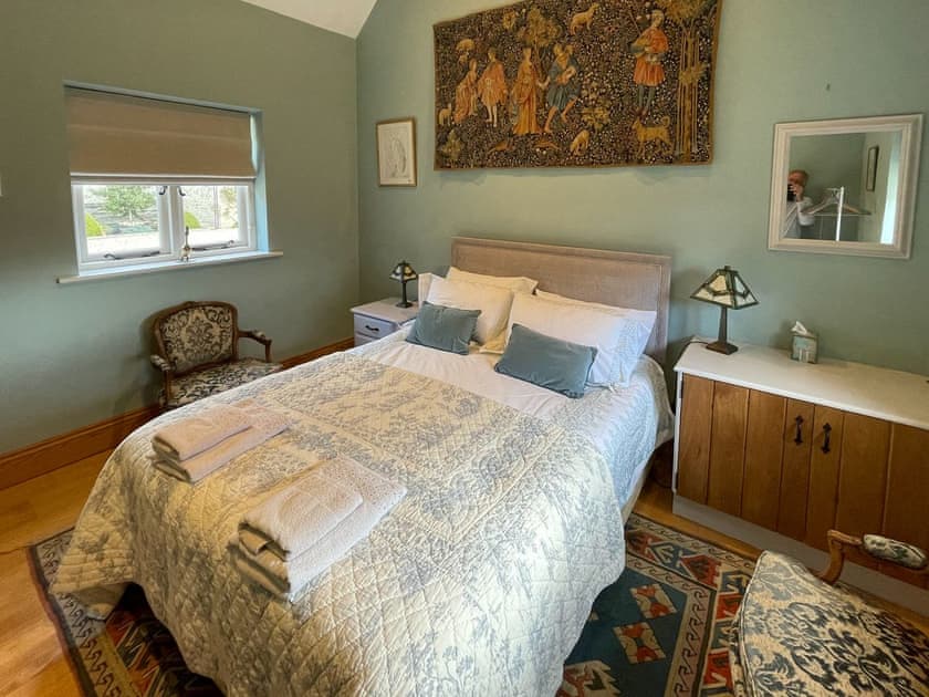Double bedroom | Le Jardin - Manor Farm Barns, Tarlton, Cirencester