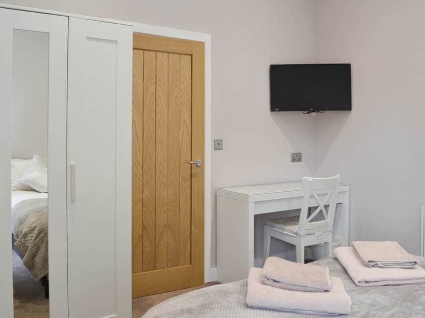 Double bedroom | Poppy Cottage - Hoxne Cottages, Strensall, near York