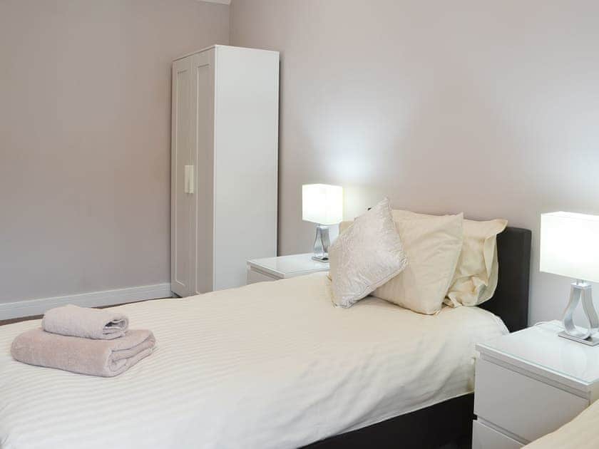 Twin bedroom | Poppy Cottage - Hoxne Cottages, Strensall, near York