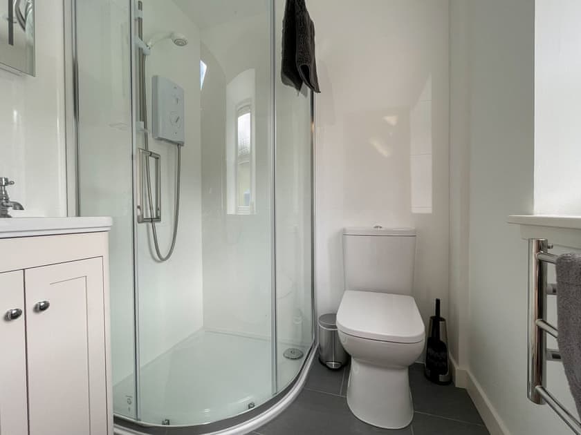 Shower room | Glacour Studio - Strathconon Cottages, Strathconon, Muir of Ord