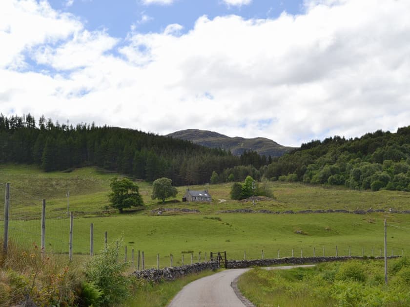 Setting | Glacour Studio - Strathconon Cottages, Strathconon, Muir of Ord