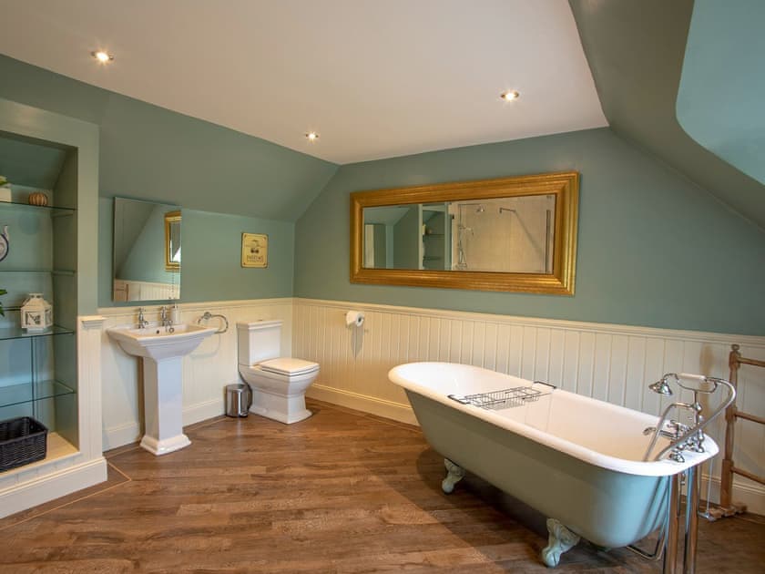 Bathroom | Ghillie’s Cottage - Drumlanrig Castle, Thornhill, near Dumfries