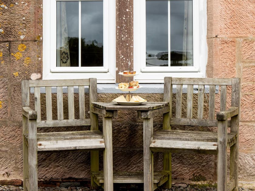 Sitting-out-area | Ghillie’s Cottage - Drumlanrig Castle, Thornhill, near Dumfries