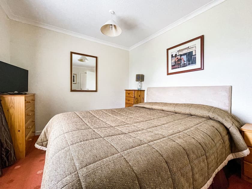 Double bedroom | Fourpenny Cottage - Fourpenny Cottages, Skelbo, near Dornoch