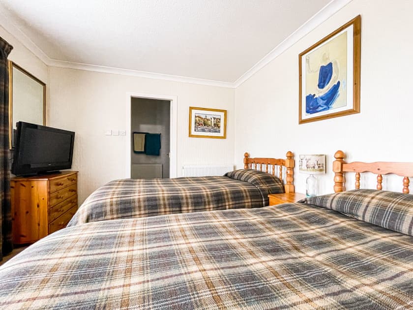 Twin bedroom | Fourpenny Cottage - Fourpenny Cottages, Skelbo, near Dornoch