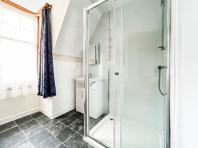 Shower room | Fourpenny Cottage - Fourpenny Cottages, Skelbo, near Dornoch