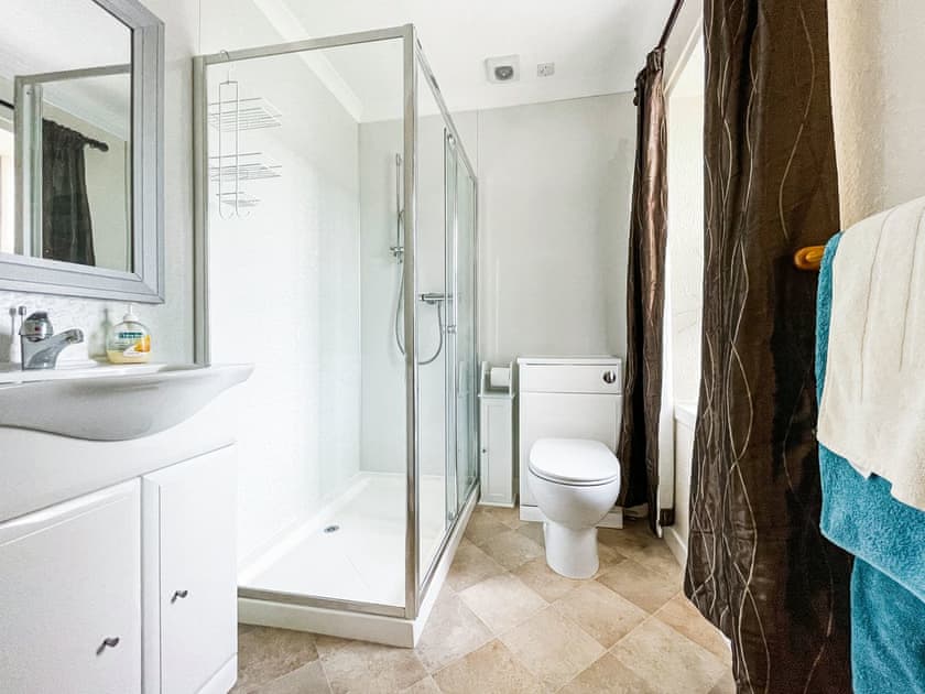 Shower room | Fourpenny Cottage - Fourpenny Cottages, Skelbo, near Dornoch