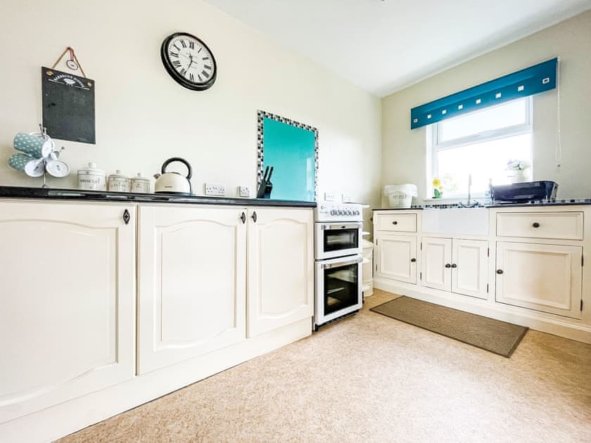 Kitchen/diner | Fourpenny Studio - Fourpenny Cottages, Skelbo, near Dornoch