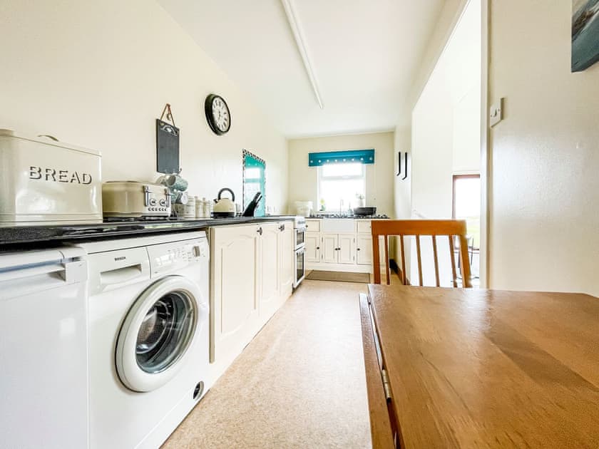 Kitchen/diner | Fourpenny Studio - Fourpenny Cottages, Skelbo, near Dornoch