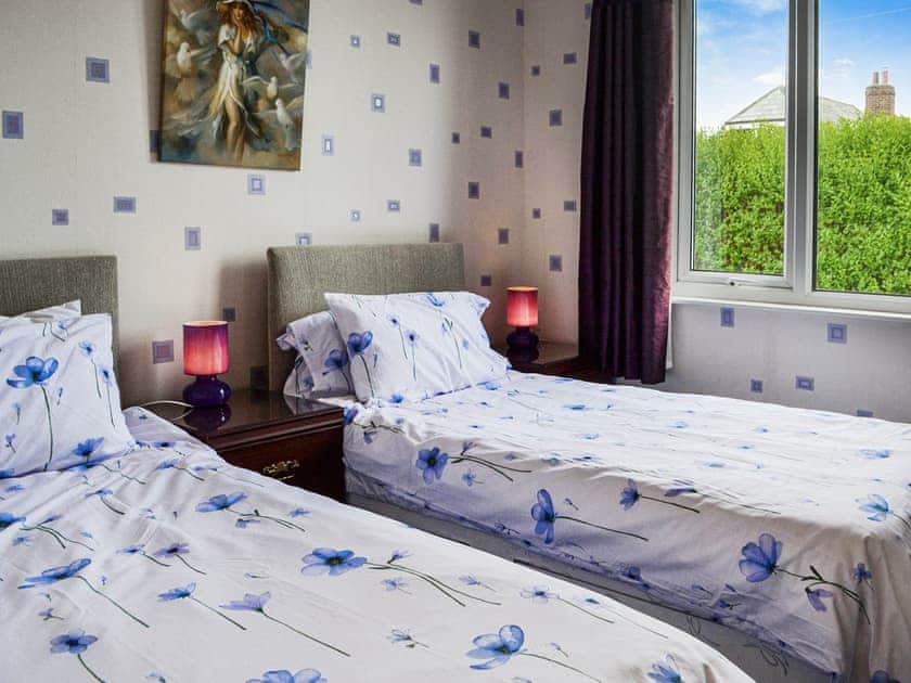 Twin bedroom | Sunny Bank - Hunmanby Gap Cottages, Hunmanby Gap, near Filey