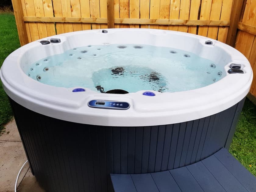 Hot tub | Flamingo’s Rest - Percy Woods Golf and Country Retreat, Swarland, near Morpeth