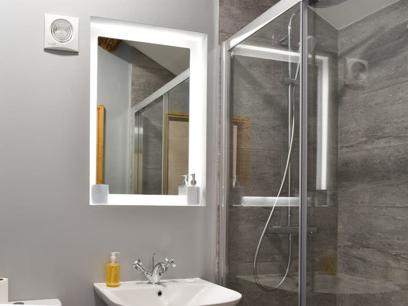 En-suite | Higher Kirkstall Wood Farm, Keighley
