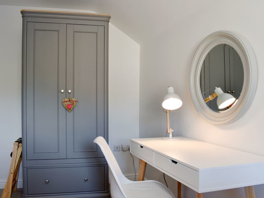 Twin bedroom | Brittain House, Richmond
