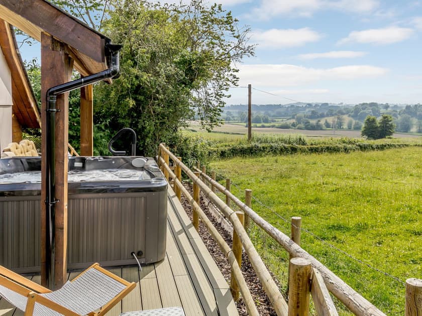 Hot tub | The Cwtch, Treadam, near Abergavenny