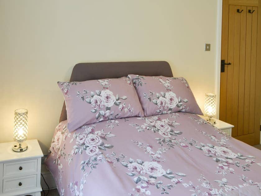 Double bedroom | Dolly’s Cottage, Ovington