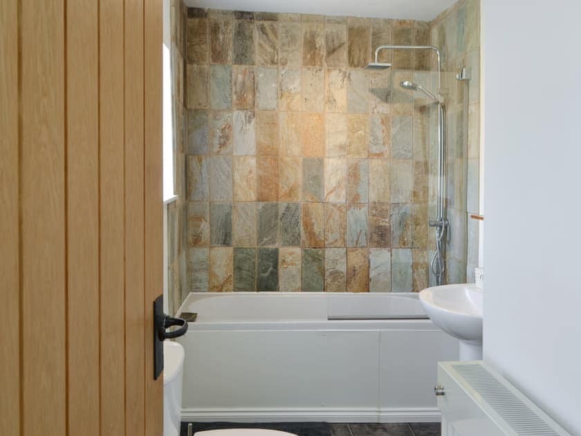 Bathroom | Dolly’s Cottage, Ovington