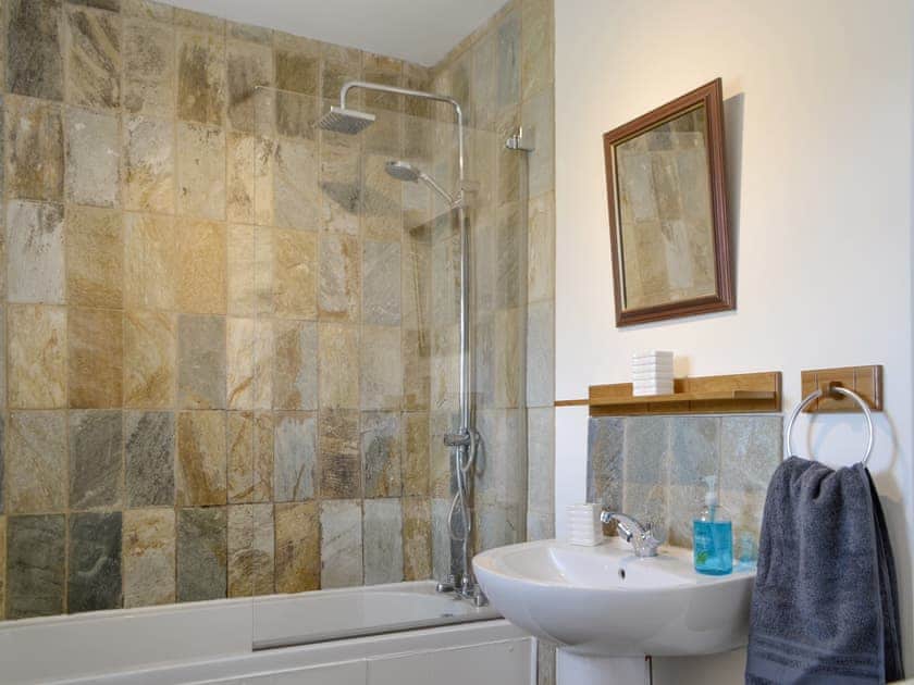 Bathroom | Dolly’s Cottage, Ovington