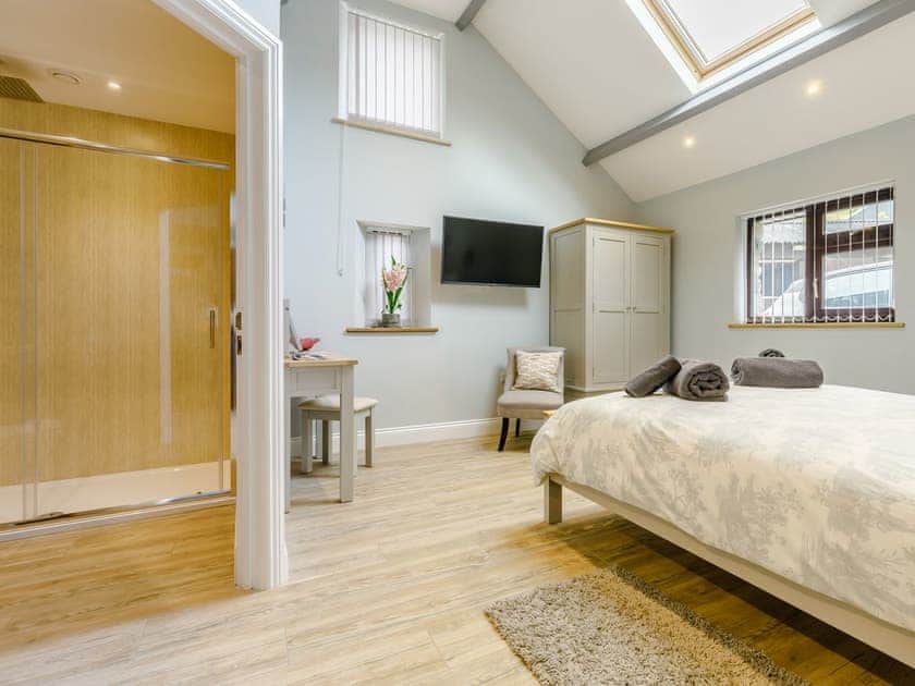En-suite | Cwm Dulas Cottage, Llandewi Brefi, near Tregaron