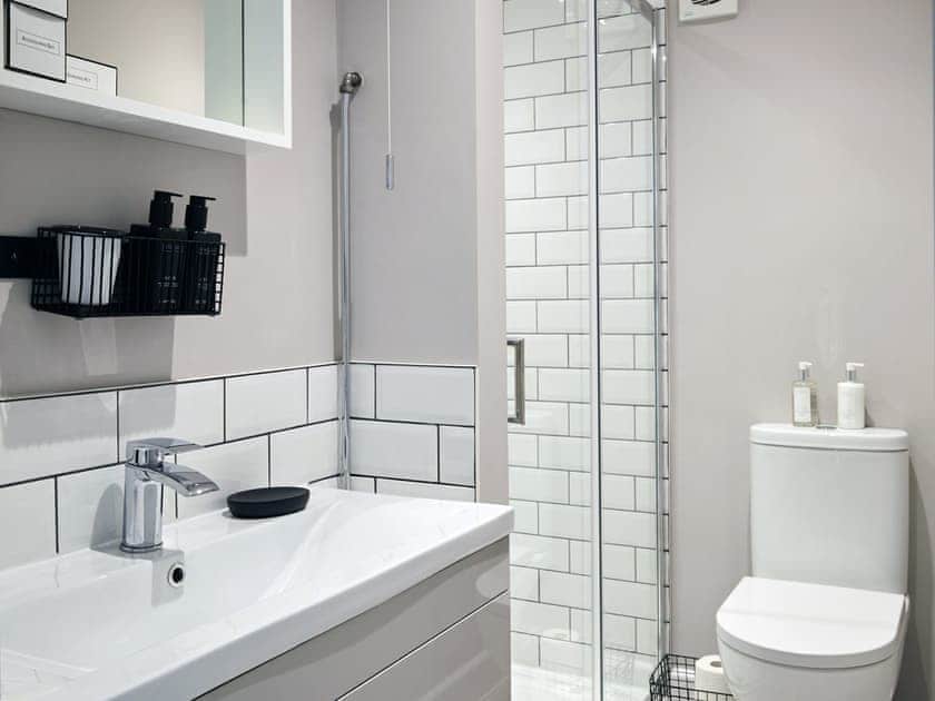 En-suite | Green Acres, Llangollen