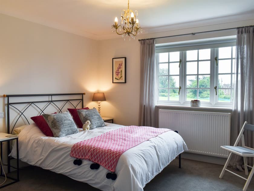 Double bedroom | Crown Cottage, Horsted Keynes
