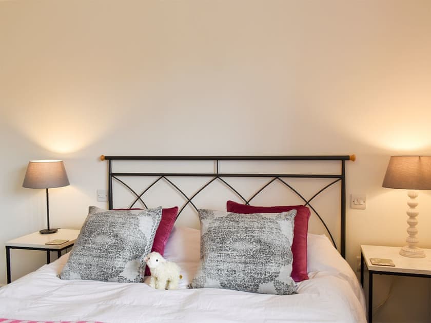 Double bedroom | Crown Cottage, Horsted Keynes