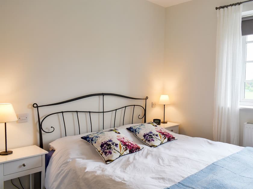 Double bedroom | Crown Cottage, Horsted Keynes