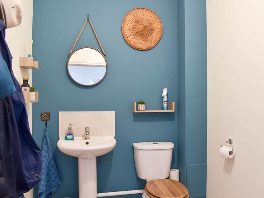 Bathroom | Crown Cottage, Horsted Keynes