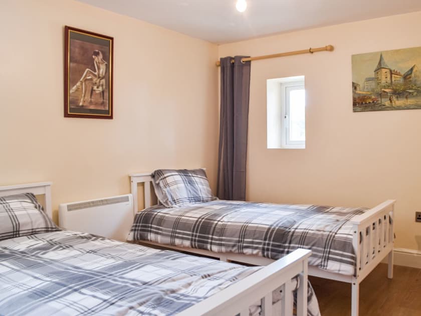 Twin bedroom | Estuary View, Lougher