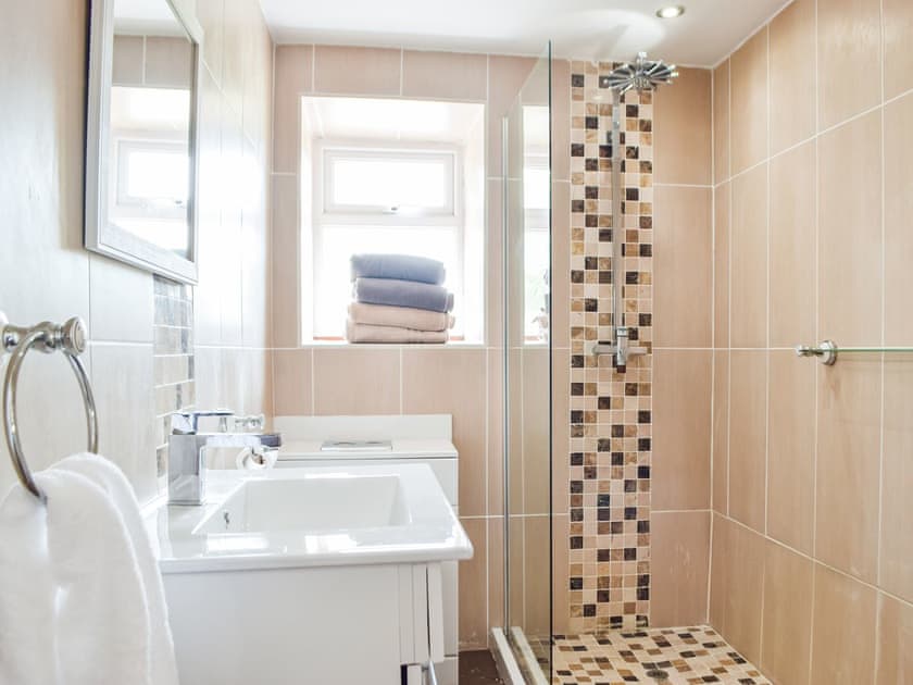Bathroom | Estuary View, Lougher