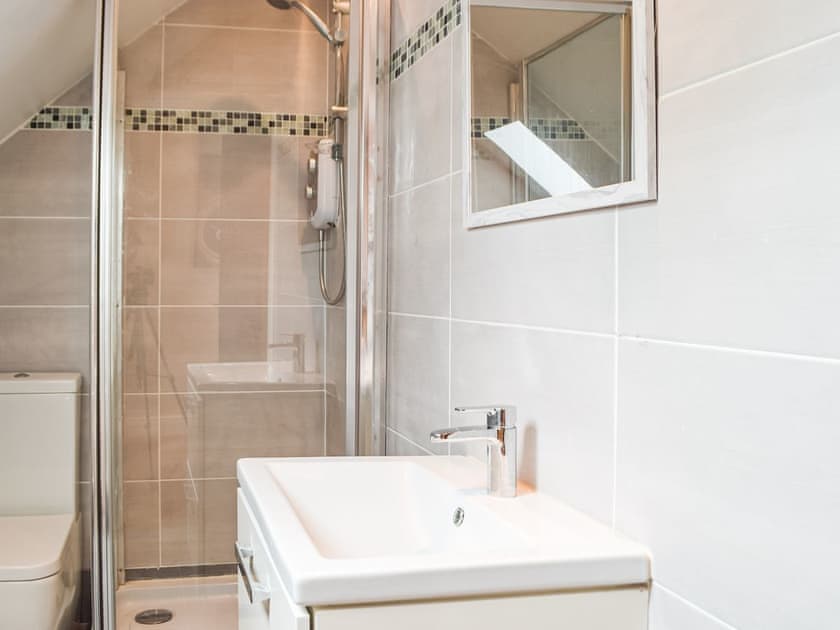 Bathroom | Estuary View, Lougher