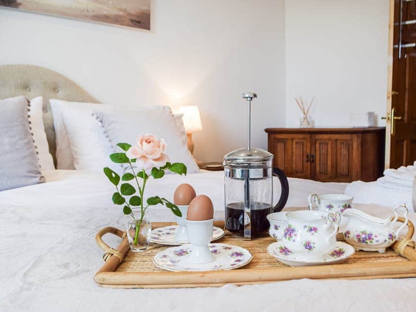 Double bedroom | Ty Lewis Cottage, Pwll near Llanelli
