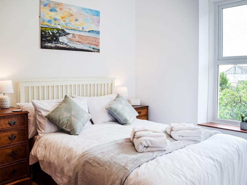 Double bedroom | Ty Lewis Cottage, Pwll near Llanelli