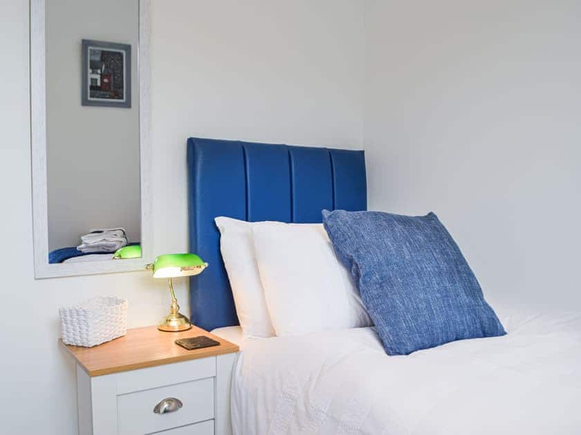 Single bedroom | Ty Lewis Cottage, Pwll near Llanelli