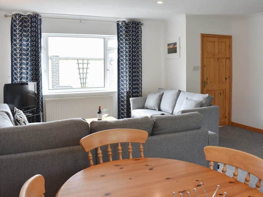 Open plan living space | Bungalow 9 - Fort Spinney Holiday Bungalows, Yaverland