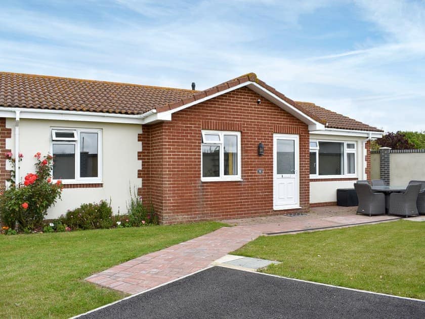 Exterior | Bungalow 10 - Fort Spinney Holiday Bungalows, Yaverland