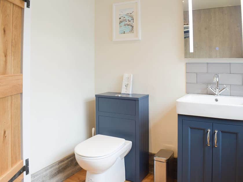 Shower room | The Old Smithy, Llangunllo