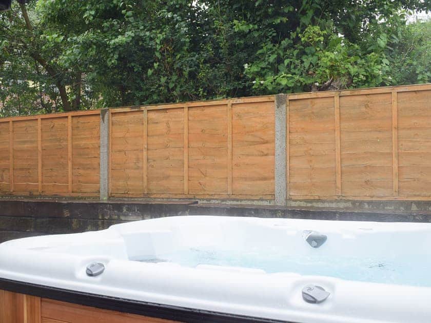 Hot tub | The Old Smithy, Llangunllo