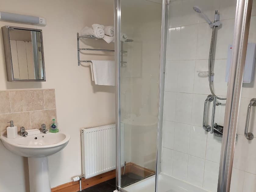 Shower room | Typicca Farmhouse, Brechfa
