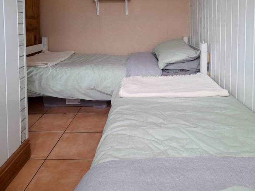 Twin bedroom | The Revie, Bridlington