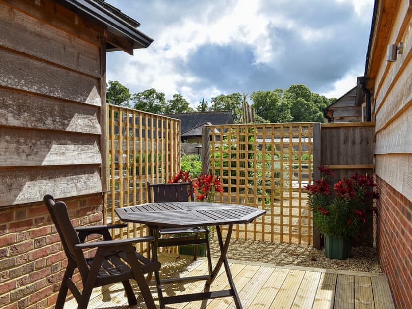 Sitting-out-area | Cozy Cottage - Midgham Long Copse, Midgham, near Fordingbridge