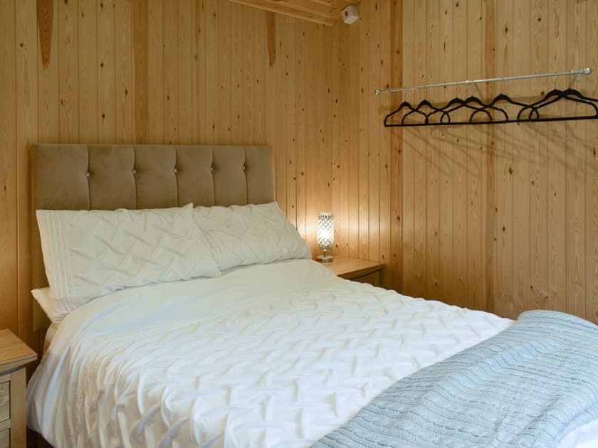 Double bedroom | Shepherds Hut 2 in Kent - The Shepherds Huts at Laddingford, Laddingford, near Maidstone