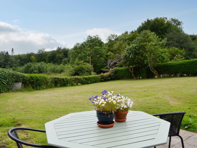Sitting-out-area | Morton Mains Steading Cottage, Thornhill