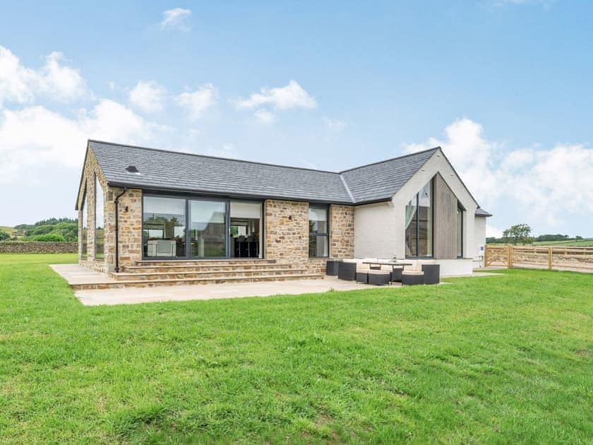 Garden and grounds | Gowan View - Gowan Hall, Arkholme, near Kirkby Lonsdale