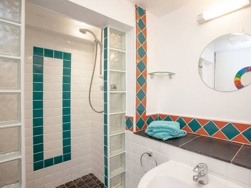Shower room | Mill Bank - Tuckenhay Mill, Bow Creek, between Dartmouth and Totnes