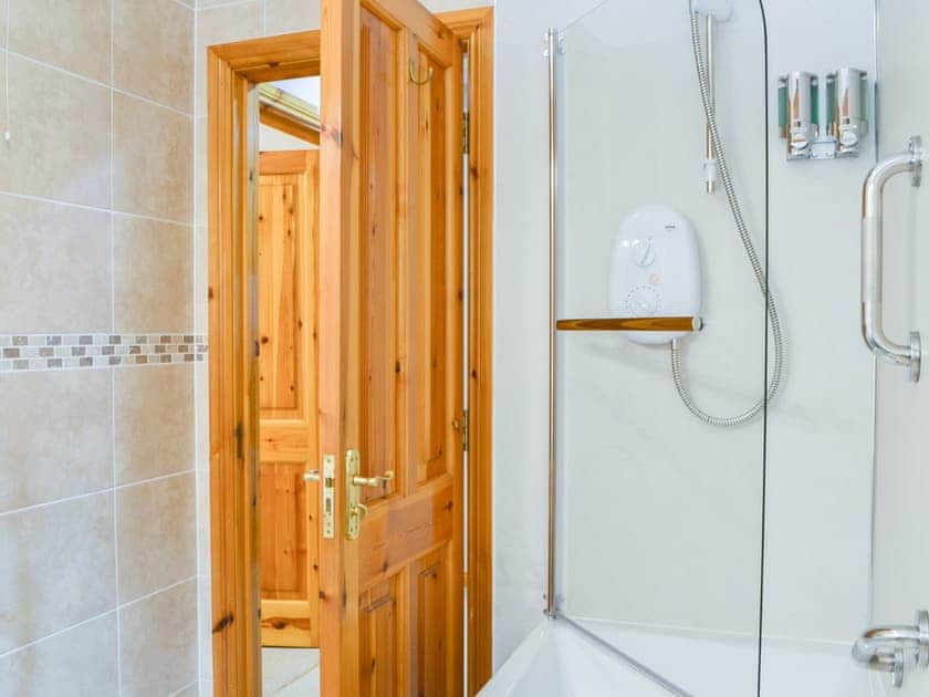 Typical Bathroom | Quaysiders ClubQua, Ambleside