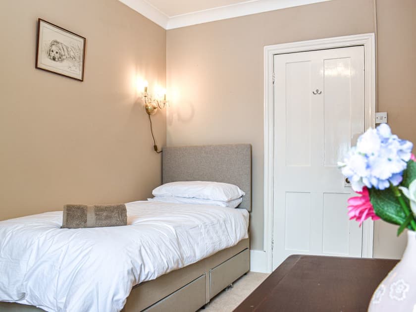 Single bedroom | Westward House, Huntingdon