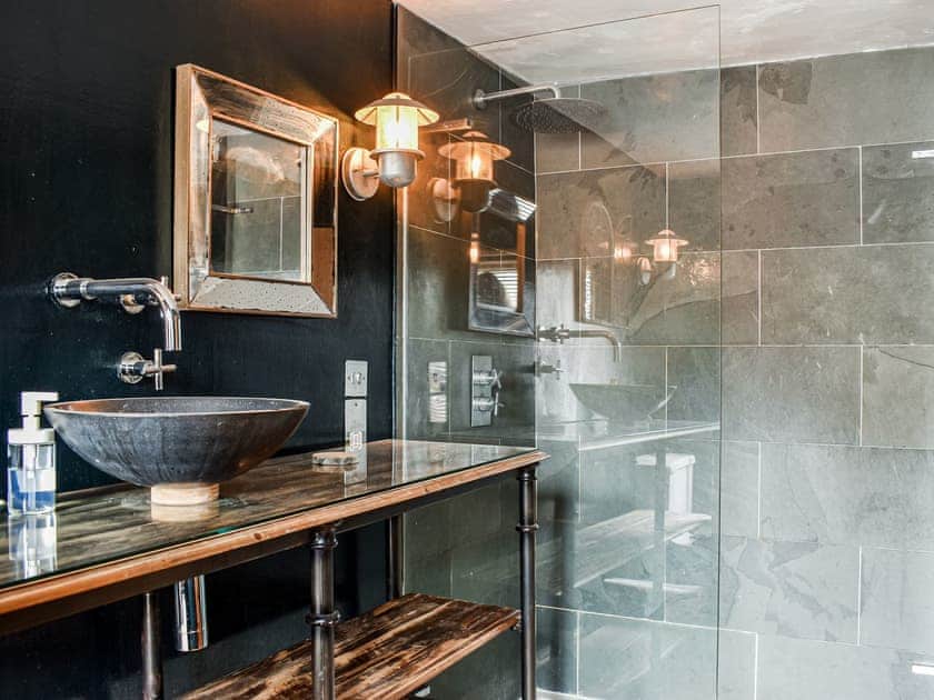 Shower room | Market Place View - Hogwood View Cottages, Knaresborough