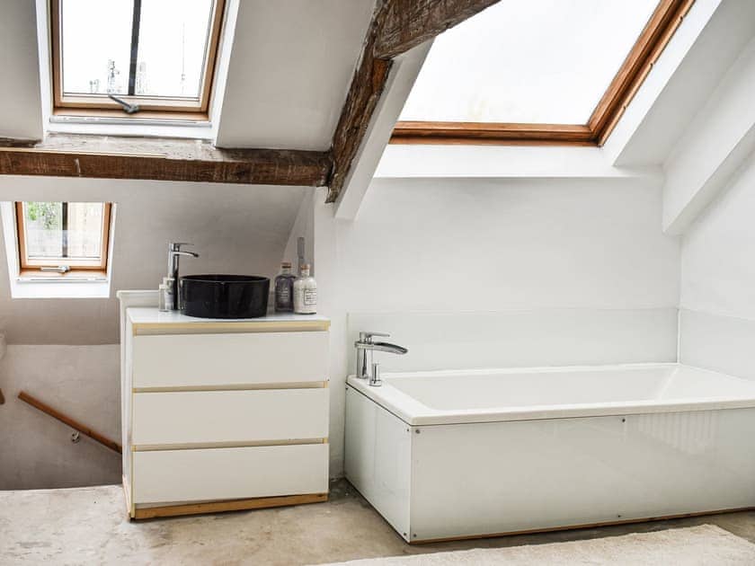 Bathroom | Market Place View - Hogwood View Cottages, Knaresborough