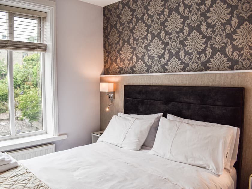 King size bedroom  | Amber Villa, Tideswell, near Buxton