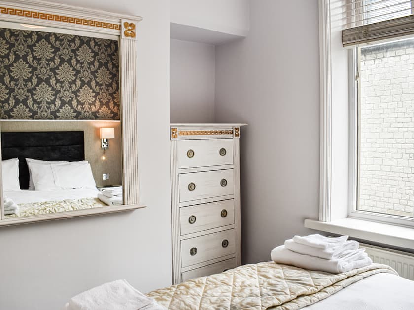 King Size bedroom  | Amber Villa, Tideswell, near Buxton